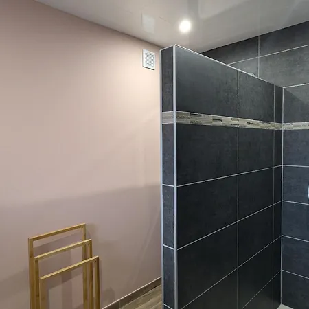 Charmante Avec Terrasse Et Jardin - 2 Renoves - Fr-1-585-133 * Han-les-Juvigny